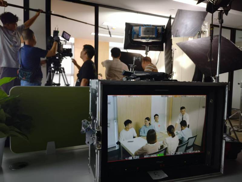丘北县TVC拍摄公司：科技产品视觉化大师，诠释未来感与功能美学