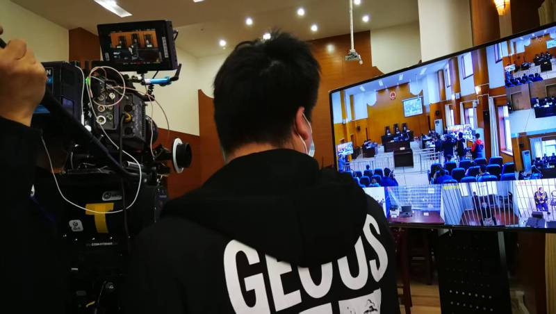 AI生成VS人工创意——丘北县广告片拍摄公司的技术浪漫主义实践
